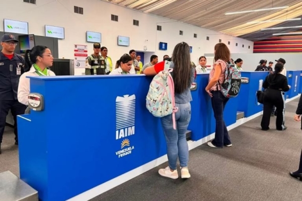 Más de 150.000 pasajeros se han movilizado en terminales aéreos provisionales de Maiquetía