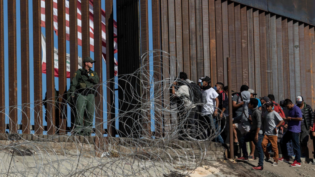 México despliega a 800 militares en operativo antidrones en la frontera con EE UU