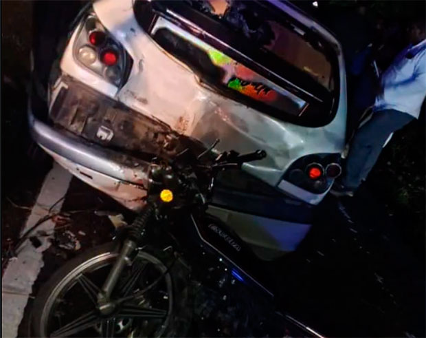 Mujer fallecida tras impactar moto contra carro accidentado