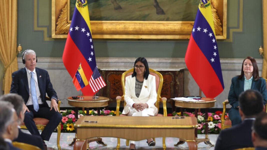 Venezuela firma nuevos acuerdos de cooperación energética con empresas internacionales