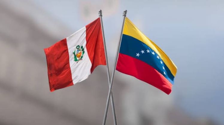 Venezuela y Perú acuerdan reforzar sus relaciones diplomáticas