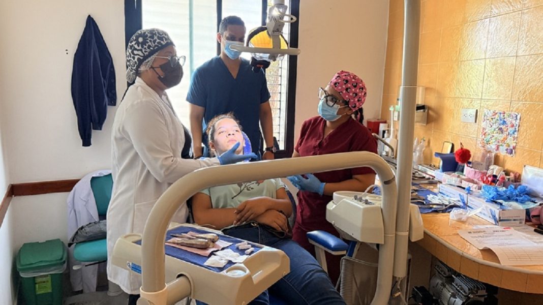 Despliegan jornada Quirúrgica Maxilofacial en el COC La Isabela de Santa Rosa