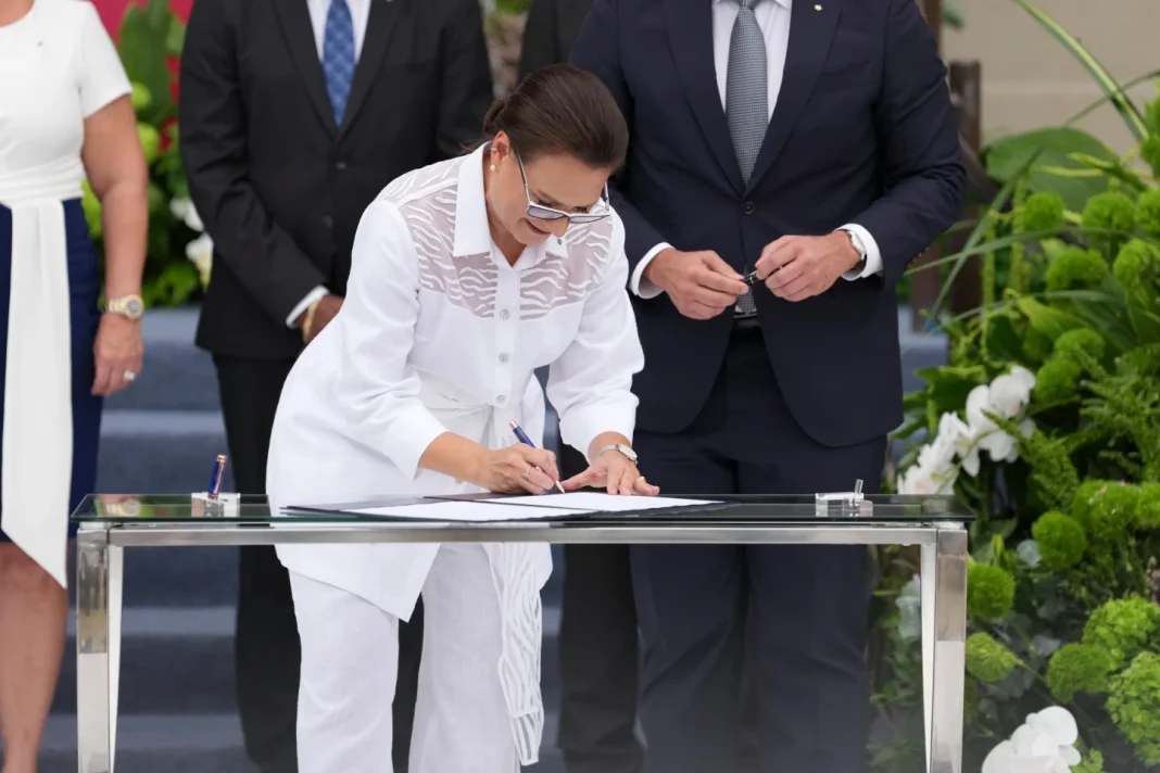 Ilya Espino: primera mujer que asume la administración en el Canal de Panamá