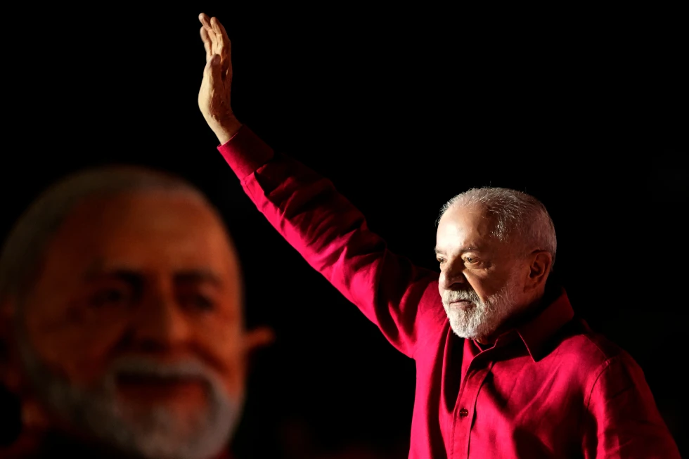 Lula anuncia aumento del 15% en pagos de ayuda social ante de elecciones en Brasil