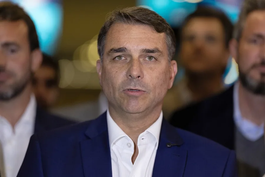 Bolsonaro adelanta a Lula por primera vez en un sondeo sobre una eventual segunda vuelta