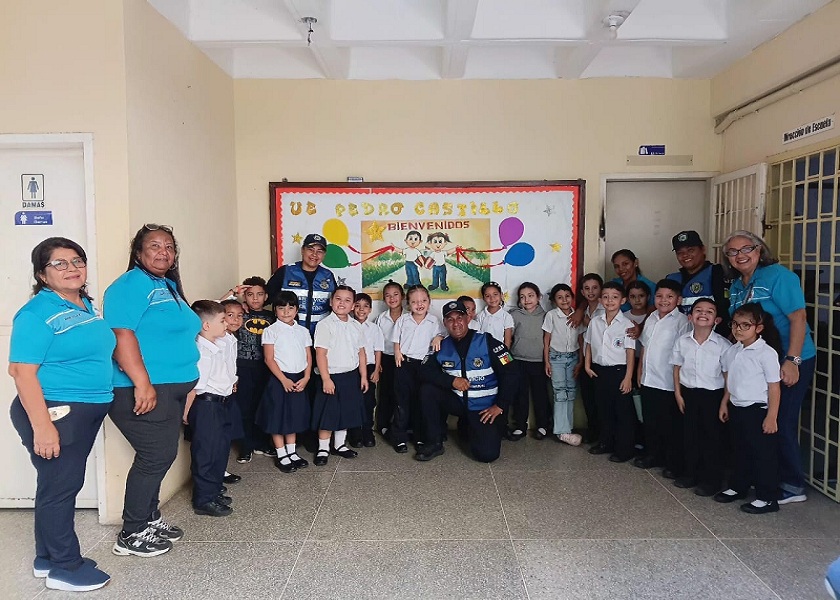 Policía Municipal de Valencia desplegó programa «El Policía Va a la Escuela» en el regreso a clases