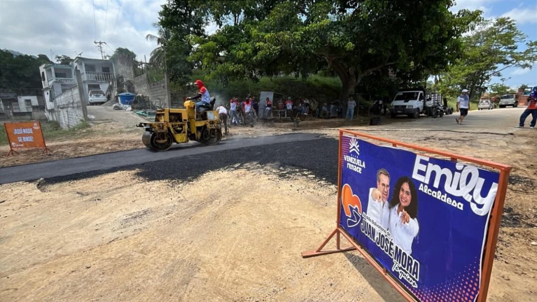 Inician trabajos de bacheo e iluminación en avenida principal de Colinas de Mara