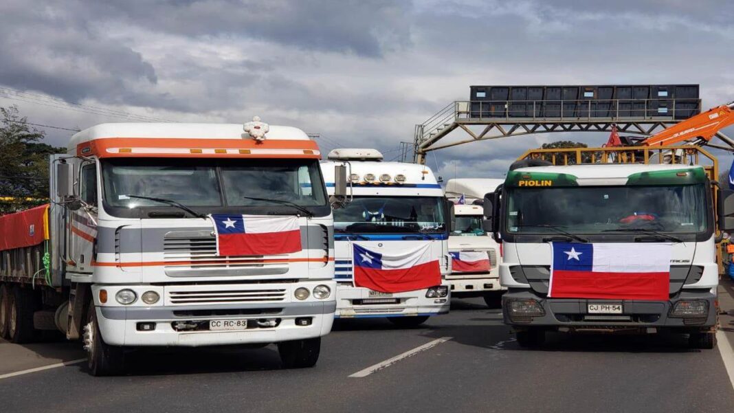 Paro de camioneros independientes bloquea el principal puerto de Chile