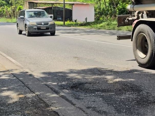 Huecos de gran profundidad generan accidentes entre Chaparral y El Naipe