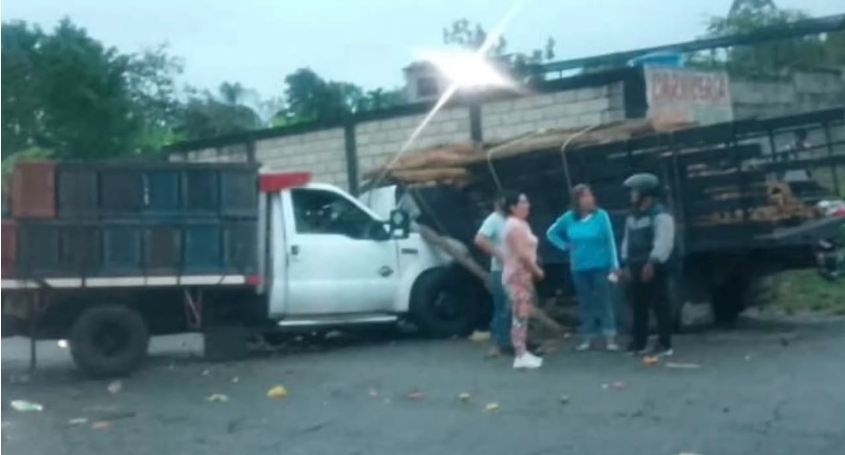 Colisión entre dos camiones dejó un muerto en el sector Caño Arenas del estado Mérida