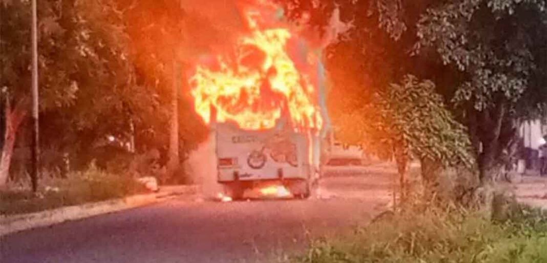Explosión e incendio de autobús dejó varios heridos en Maracay