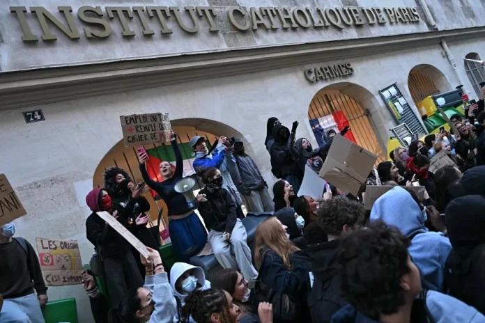 Estudiantes continúan en las calles de Francia mientras crece la tensión social