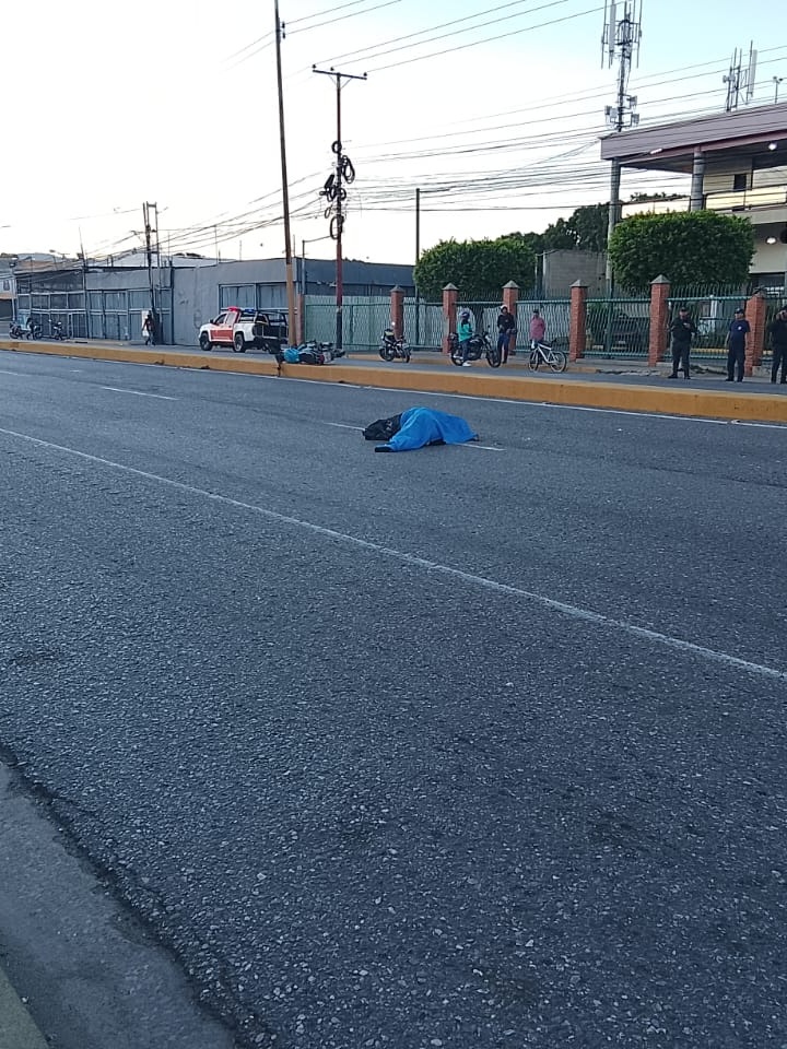 Un hombre falleció tras chocar con un autobús en Aragua