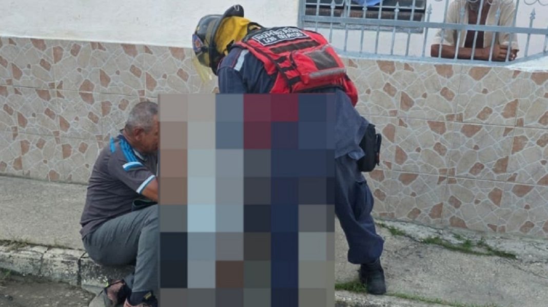 Hallan mujer sin signos vitales en plena vía pública en Los Guayos