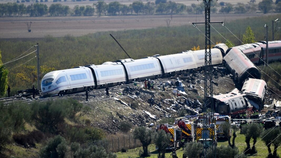 Identifican 13 de los 69 fallecidos en accidente ferroviario