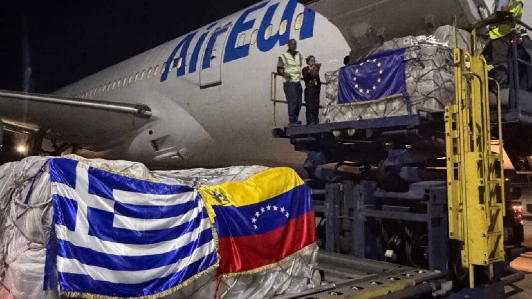 Llega cargamento de ayuda humanitaria de Grecia