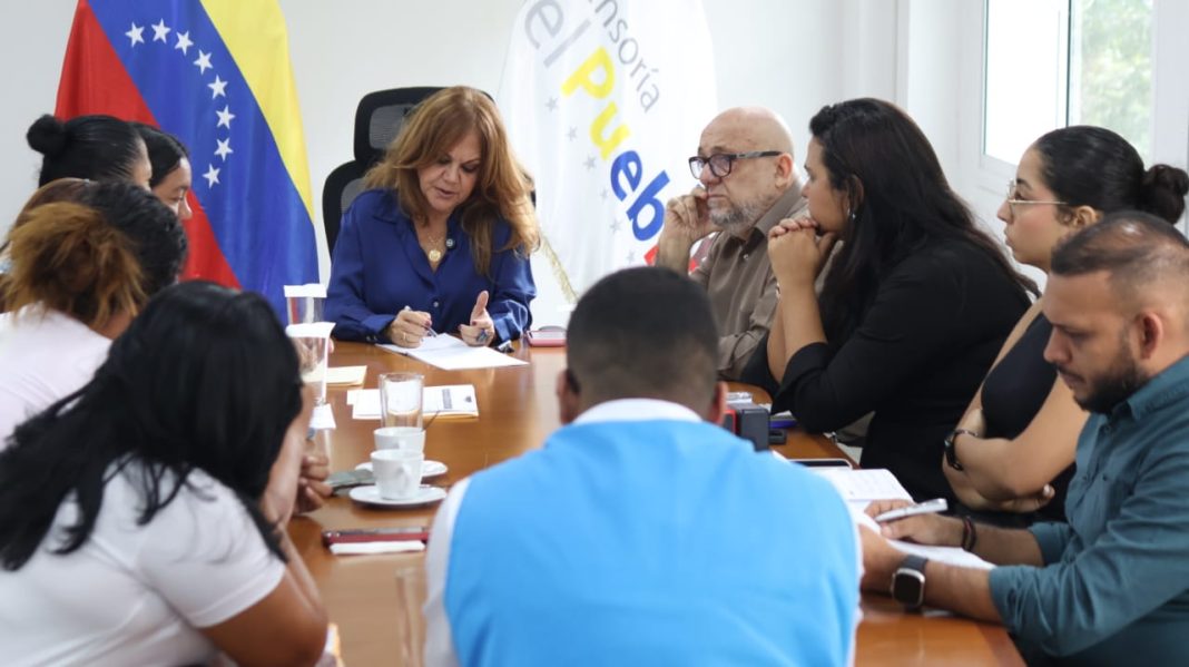 Defensoría del Pueblo se reúne con el Comité de Familias «Allí Hay Libertad» para evaluar situación carcelaria