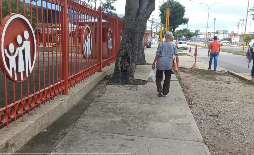 Adultos mayores denuncian retrasos en atención del Seguro Social