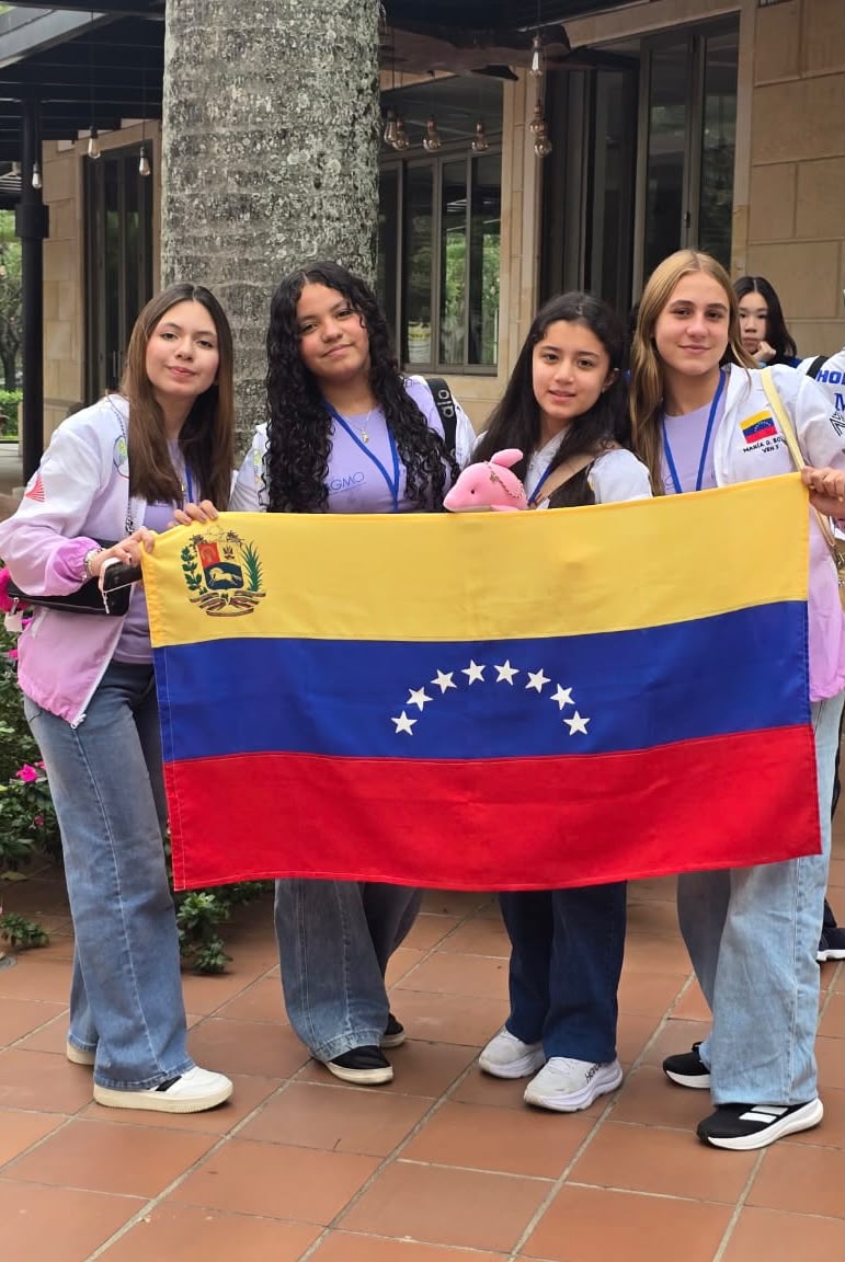 U.E. Colegio Santa Rosa celebra la participación de Valery Henríquez en la Olimpiada Panamericana Femenil de Matemáticas