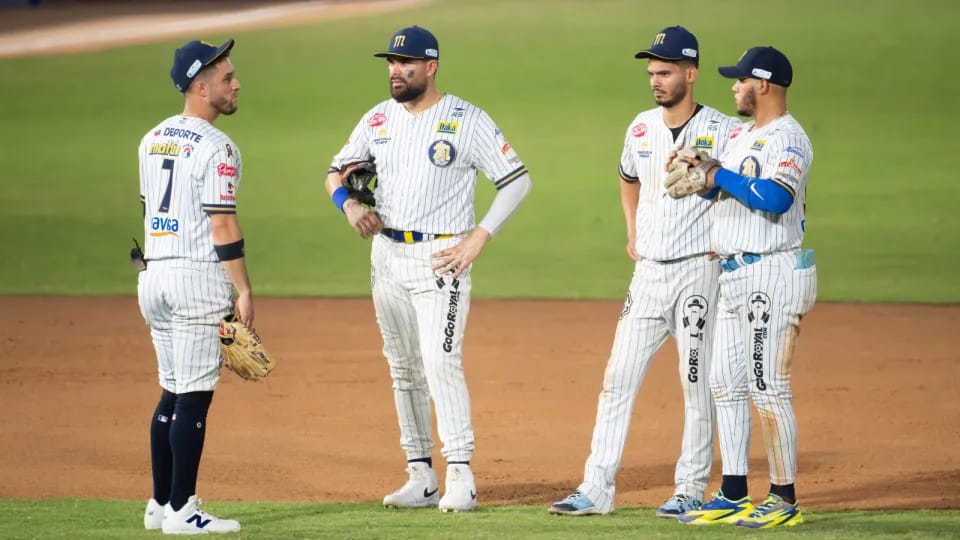 Los Tiburones destrozan a la Nave una vez más