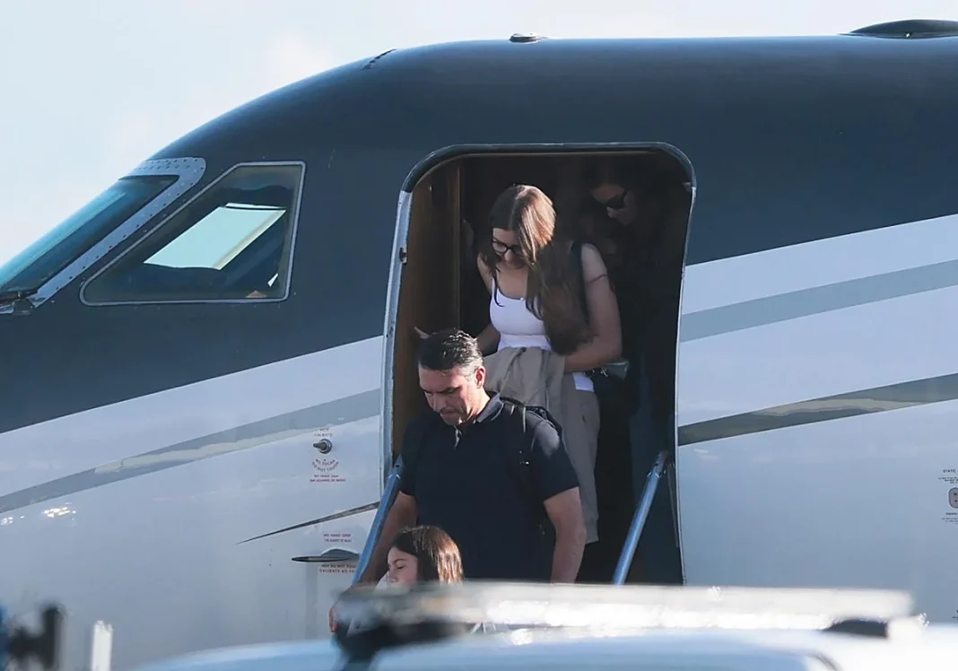 Flávio Bolsonaro aterriza en Miami tras huir de Brasil vía Argentina