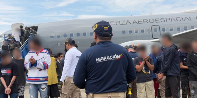 Colombia deporta a Venezuela a 98 ciudadanos vinculados con actividades delictivas