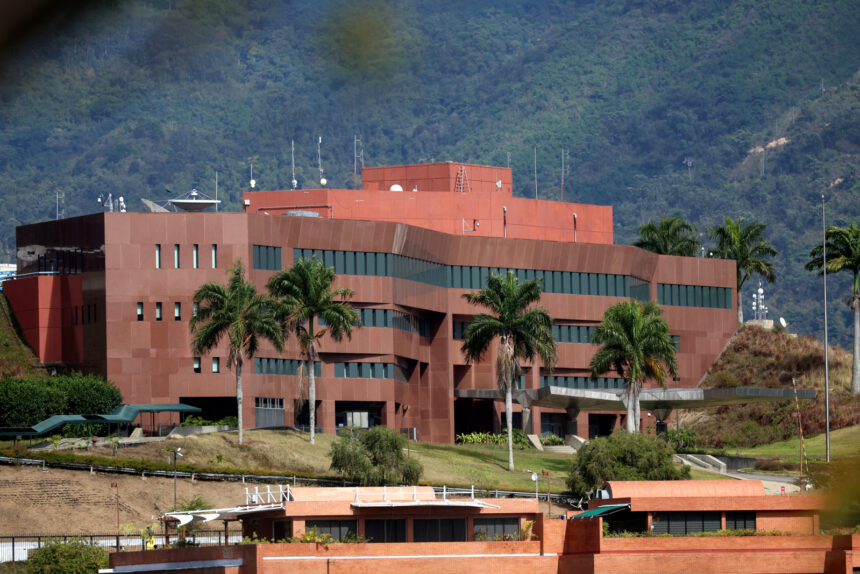 Embajada de EE UU en Caracas ampliará atención consular y ya opera con todo su personal