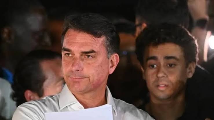 EE UU anuncia que acogerá a Flavio Bolsonaro tras su salida de Brasil