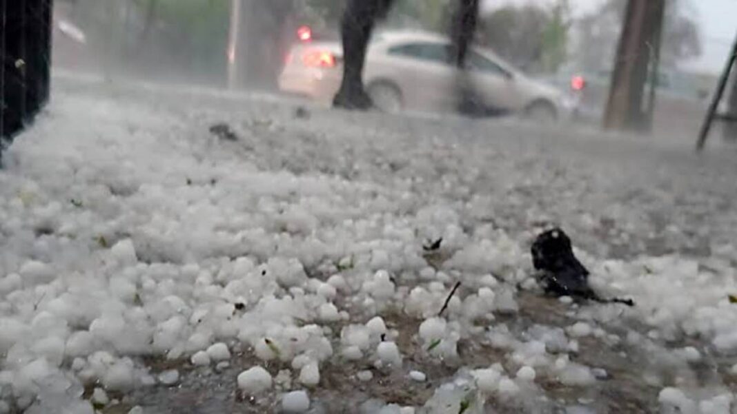 Declaran alerta roja en la región de Santiago de Chile por granizo y tormenta eléctrica