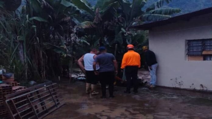 Varias viviendas resultaron afectadas tras fuertes lluvias en Mérida