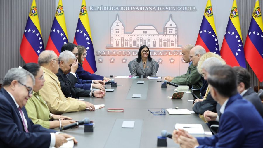 Delcy Rodríguez se reúne con Fedecámaras, Fedeindustria y centrales de trabajadores para evaluar consensos laborales