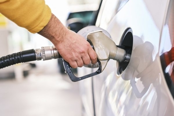 Lula elimina impuestos a la gasolina en Brasil a dos semanas del balotaje