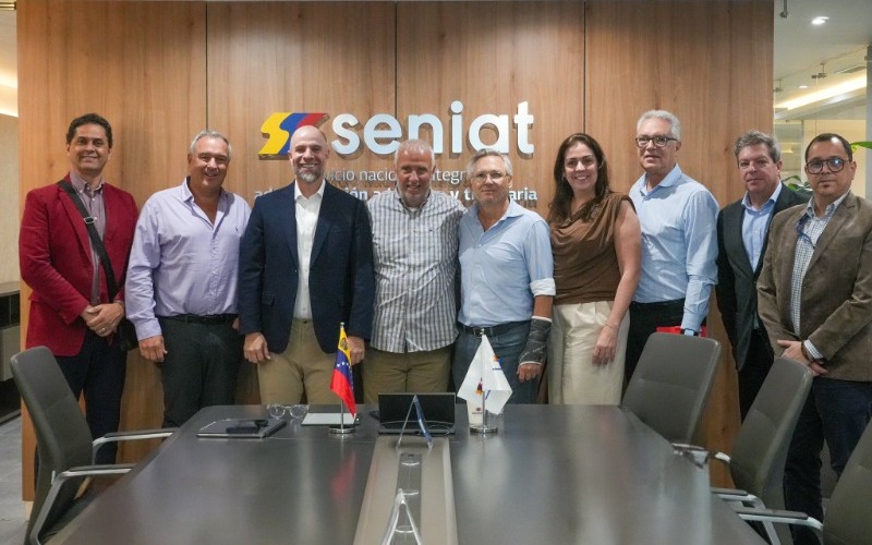 Seniat y Cavececo impulsan recaudación y profesionalización de la actividad comercial